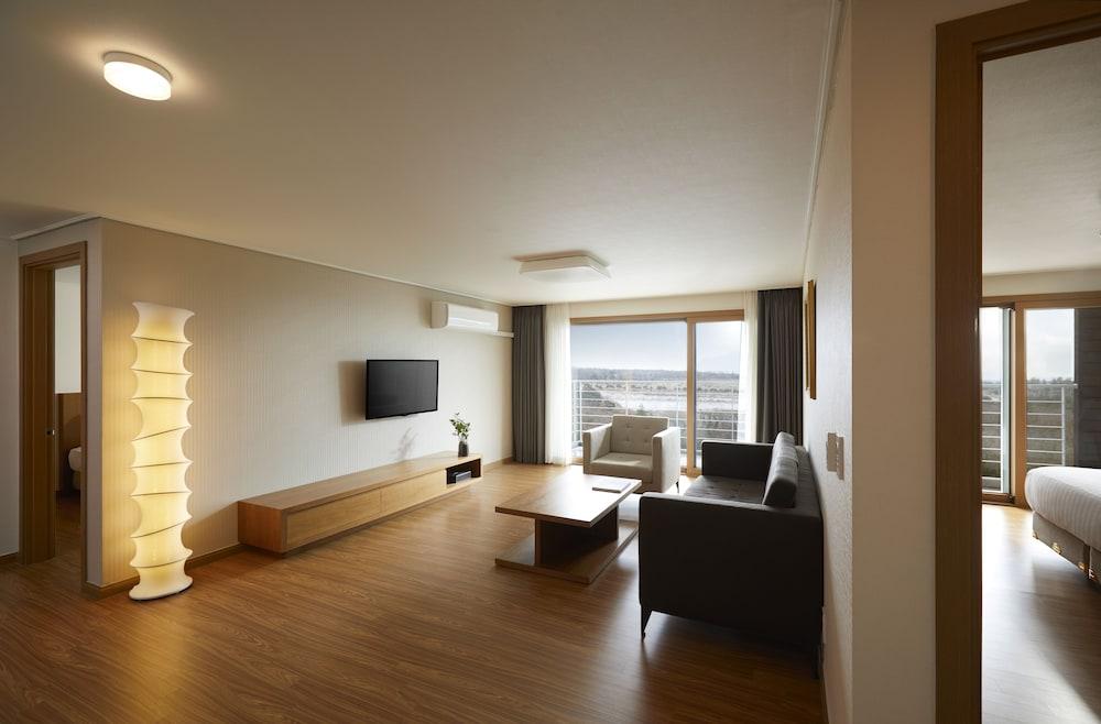 Jeju Aerospace Hotel Seogwipo Exterior photo